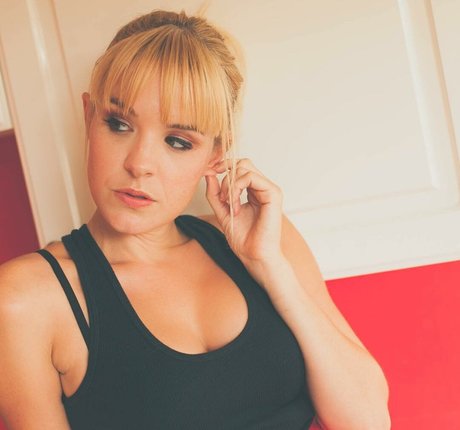 Brea Grant hd model pic