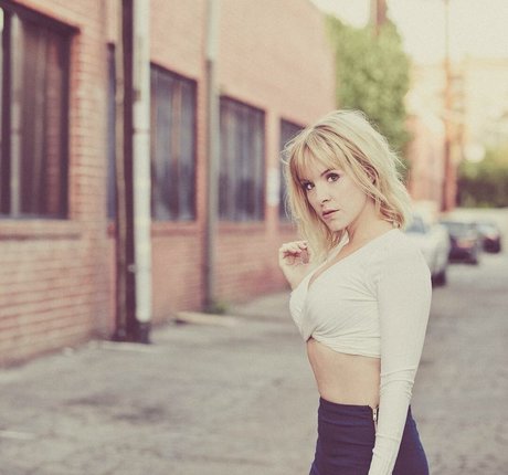 Brea Grant perfect actress photos