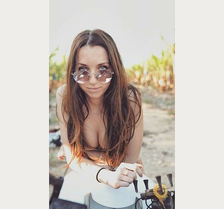 Liza Alt sexy pornstar pic