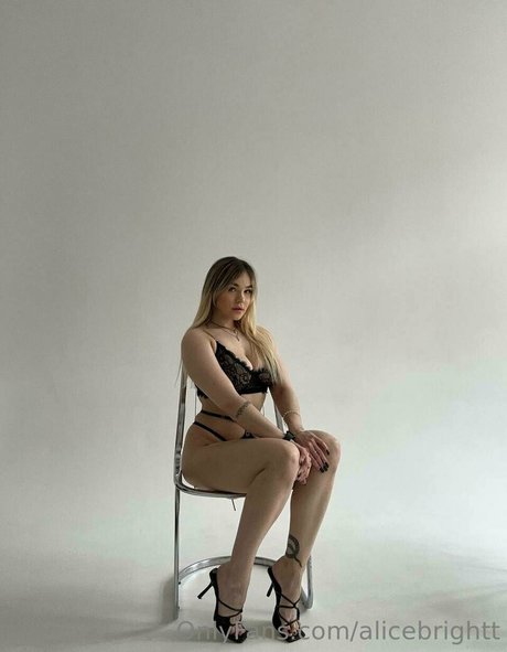 college girl onlyfans hot nude pictures