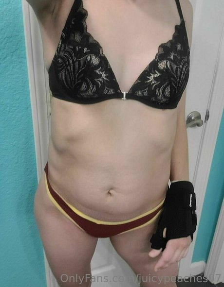 juicypeaches07 star naked picture