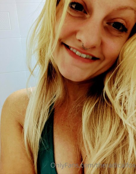 theradicalfox star hot photos