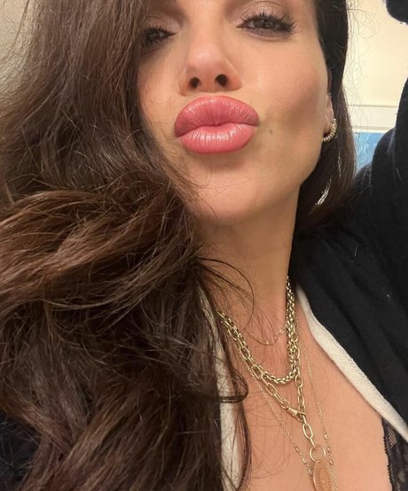 Lana Parilla pretty actress photos