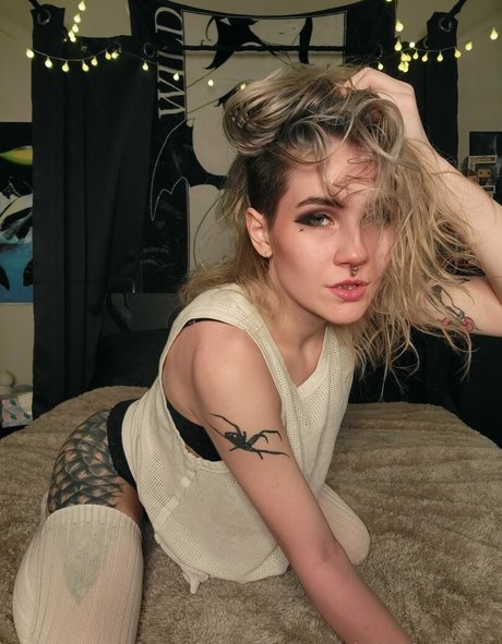 adalindgrayxo pretty model galleries