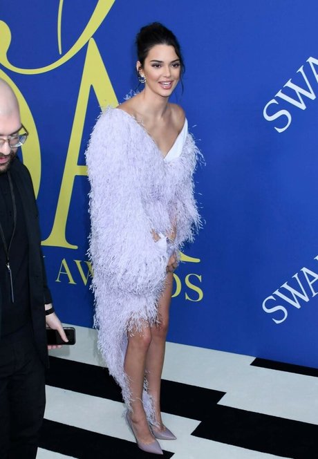 Kendall Jenner nude star pictures