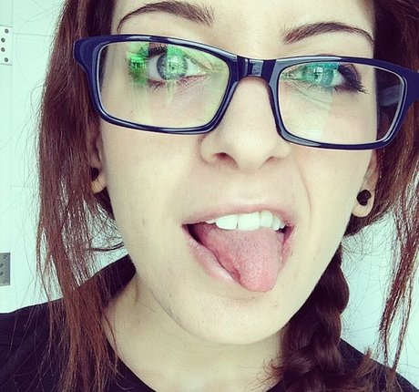 MalAfterMidnight model xxx archive