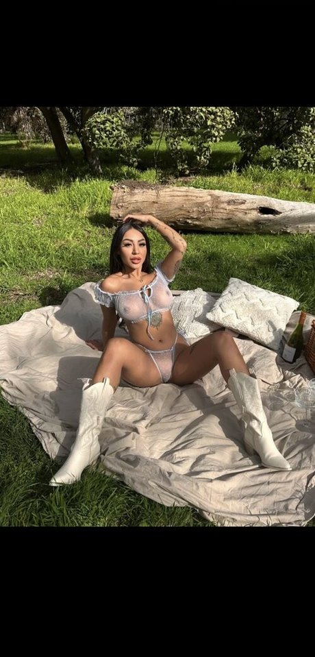 Perth Girls nude actress archive