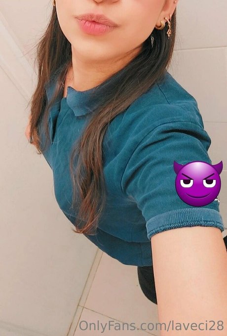 laveci28 nude pornstar images