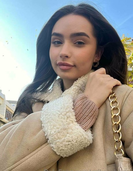 erika cherry pretty actress img