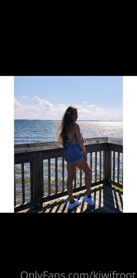 Kiwifroot beautiful pornstar photo