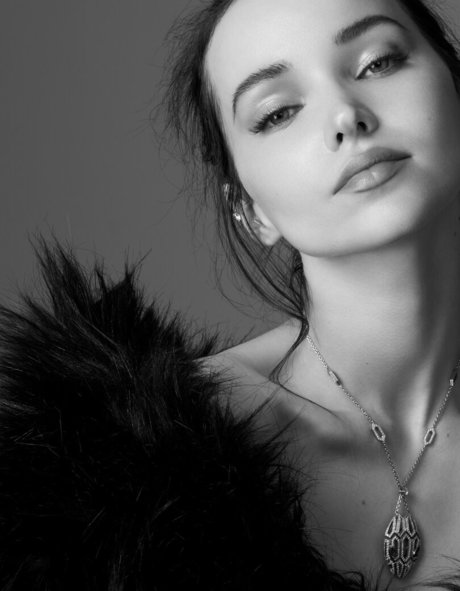 Dove Cameron model free picture