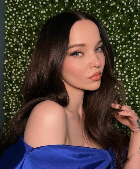 Dove Cameron star archive