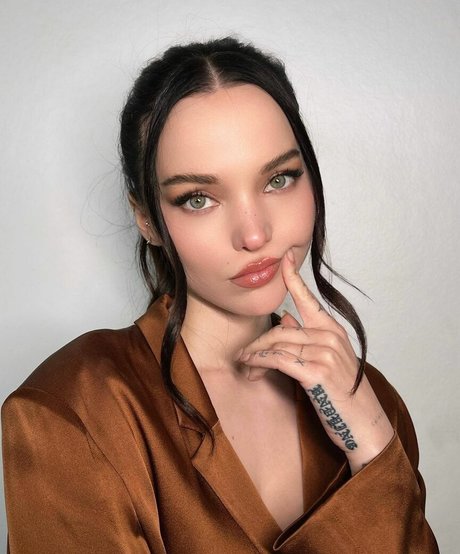 Dove Cameron perfect star pic