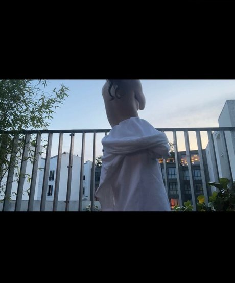 Dove Cameron sexy star pics