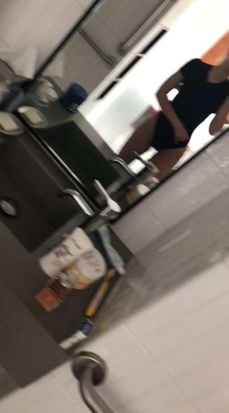 Dove Cameron hd model pics