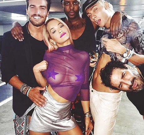 female popular onlyfans perfect photo