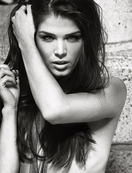 Marie Avgeropoulos nude model picture