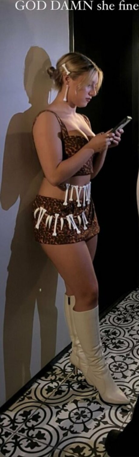 Mackenzie Ziegler model art archive