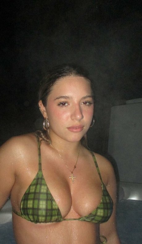 Mackenzie Ziegler star hd picture