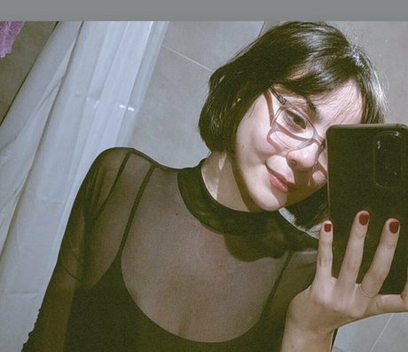 hotterthanhellxx nude pornstar photos