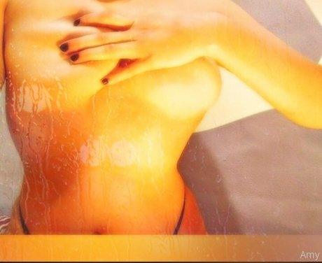 hotterthanhellxx nudes model img