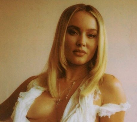 Zara Larsson model best picture