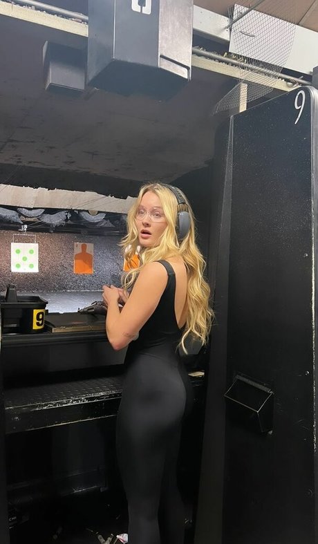 Zara Larsson star hot pic