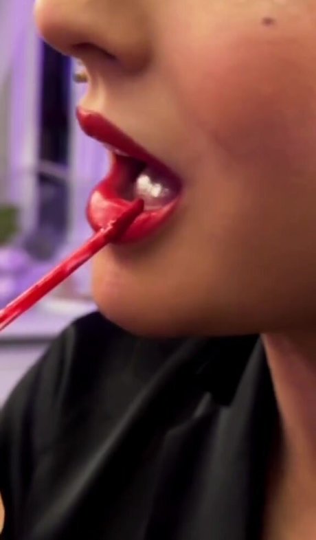 Joanna Jojo Levesque free star image