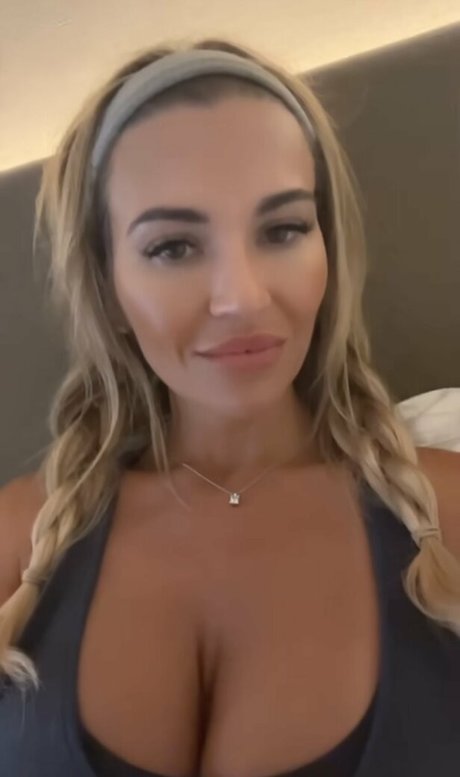 big tits brunette onlyfans nude galleries