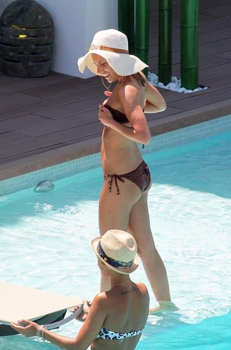 Frankie Bridge art actress img