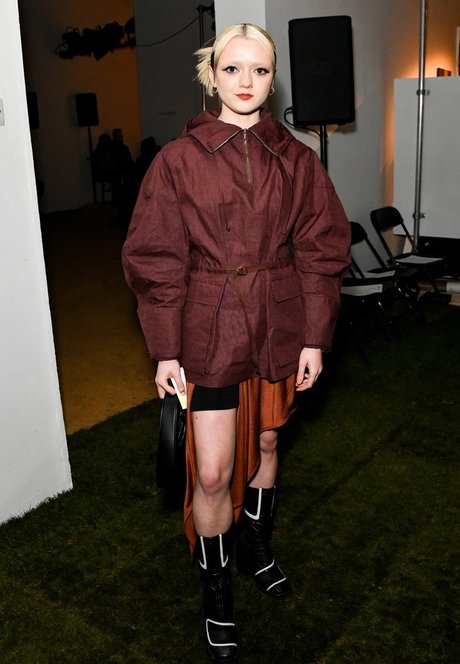 shemale fucks girl onlyfans top archive