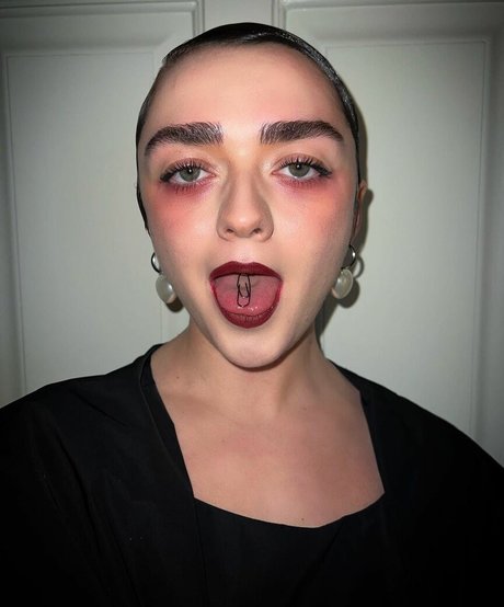 Maisie Williams pornographic star pictures