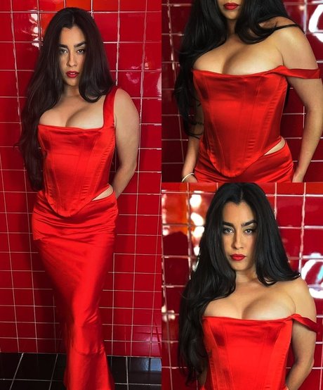Lauren Jauregui Photo Gallery
