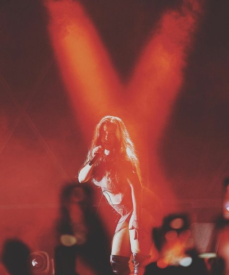 Lauren Jauregui sexy star image