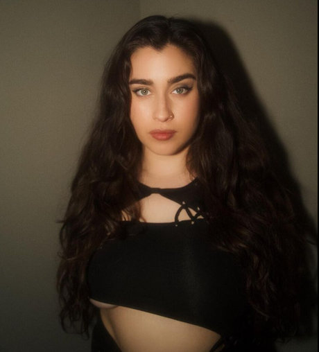 Lauren Jauregui model best img
