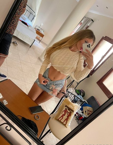 miss dawn99 nude pornstar pics