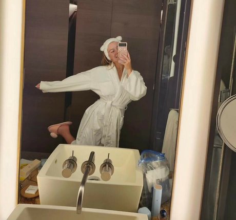 big tits mom onlyfans sexy nudes picture