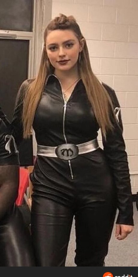 Danielle Rusell model top pic