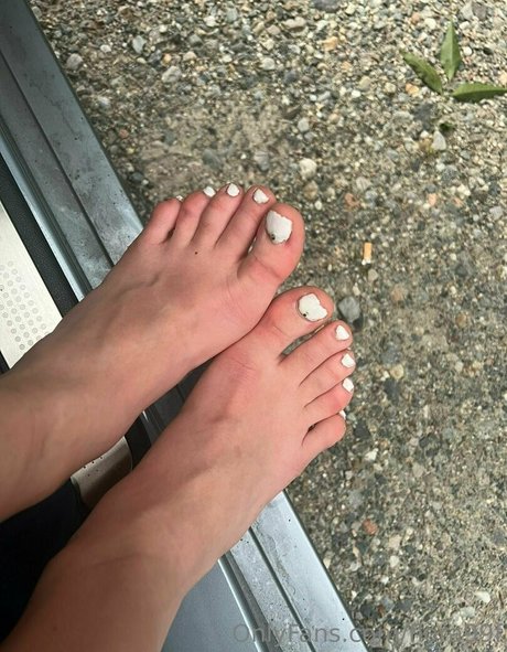 flora99f model art image