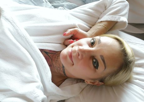 asian tranny onlyfans top photo