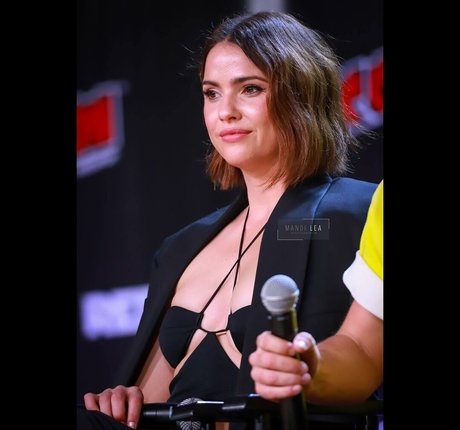 Shelley Hennig pornstar pretty image