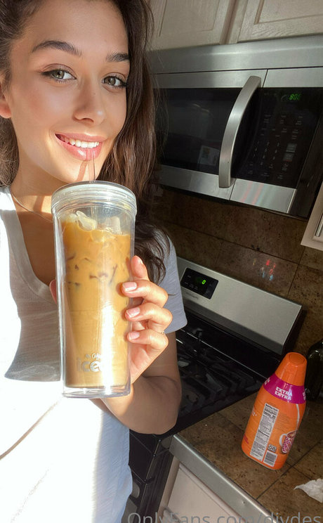 blonde babe onlyfans exclusive photos