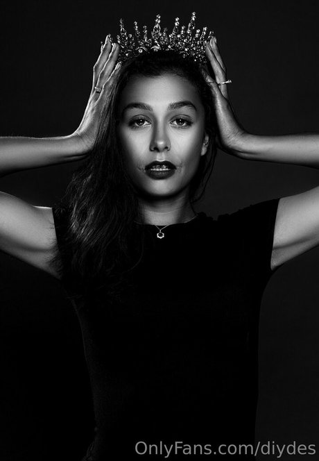 diydes model pretty photos