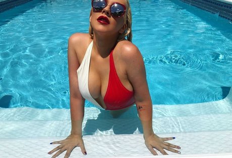 Christina Aguilera best actress pictures