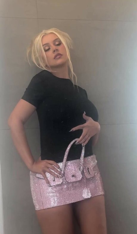 public onlyfans beautiful naked img