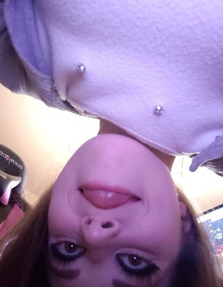 aullora model top pic