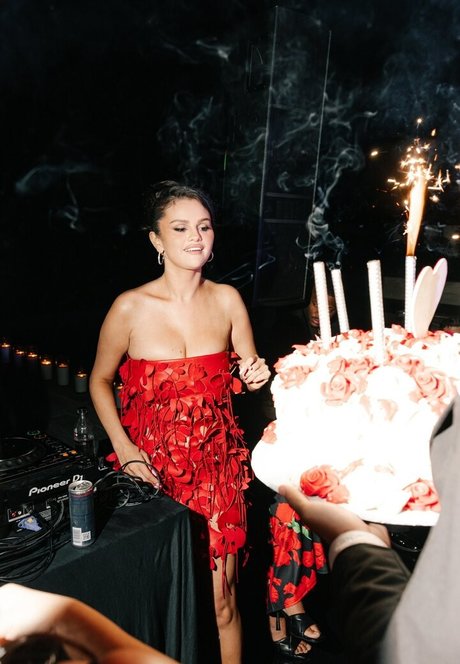 blonde milf big tits onlyfans sexy nude photos