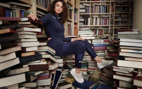 Selena Gomez model art pics