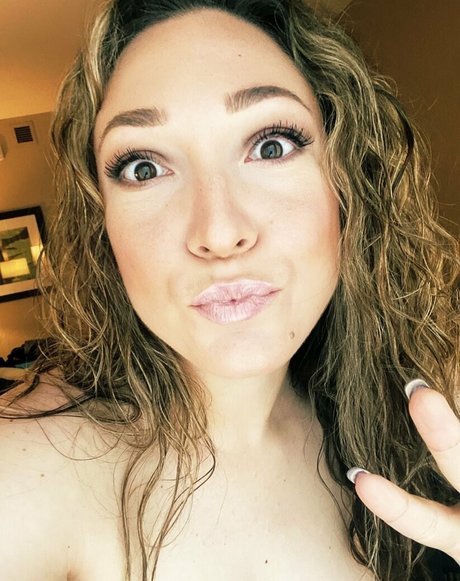 lilylabeau pornstar hd img