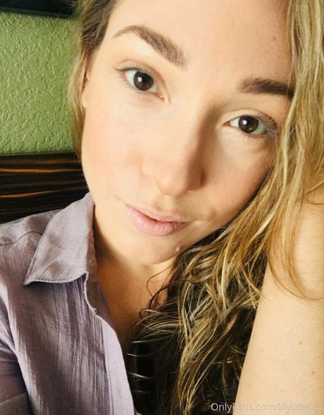 lilylabeau model pretty pic